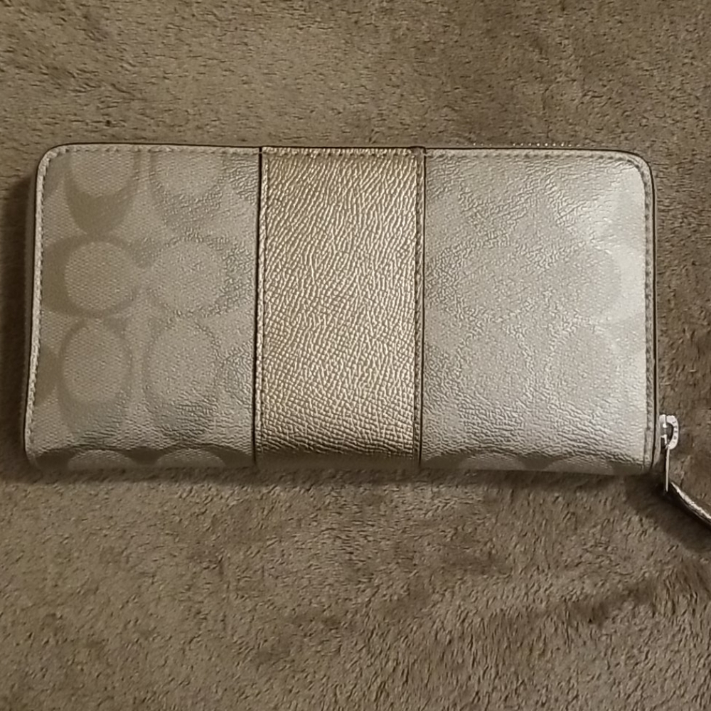 Coach Wallet - Picture 2 of 9
